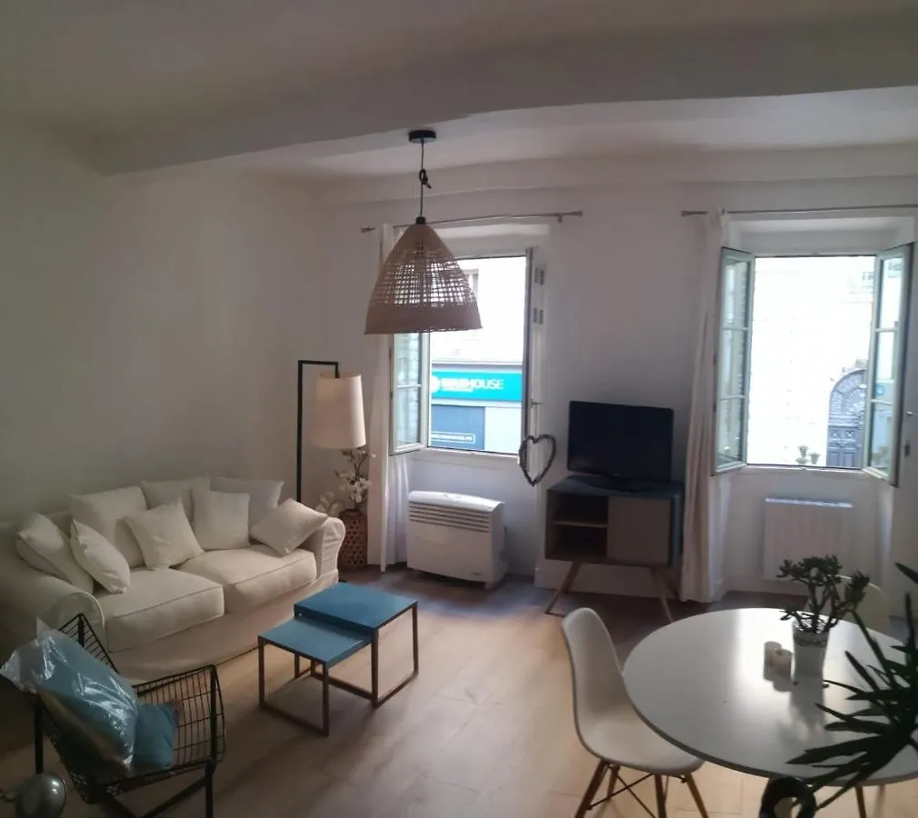 Joli Appartement Nicois En Bord De Mer Ницца Апартаменты