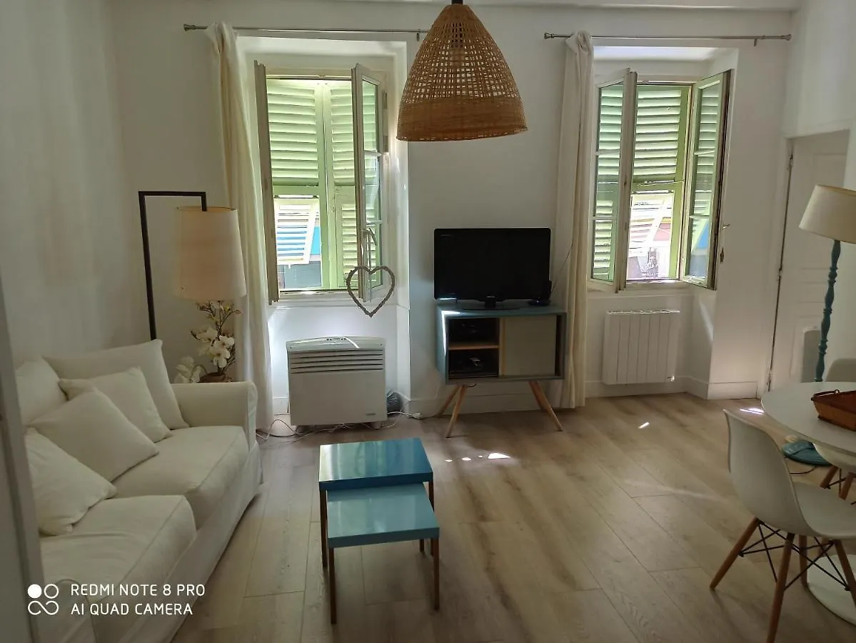 Joli Appartement Nicois En Bord De Mer Ницца Апартаменты